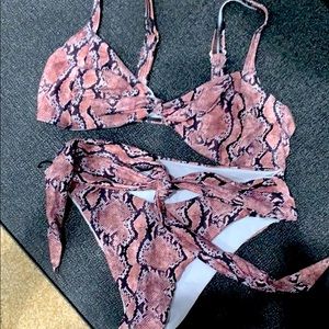 New two piece swim snake pattern suit